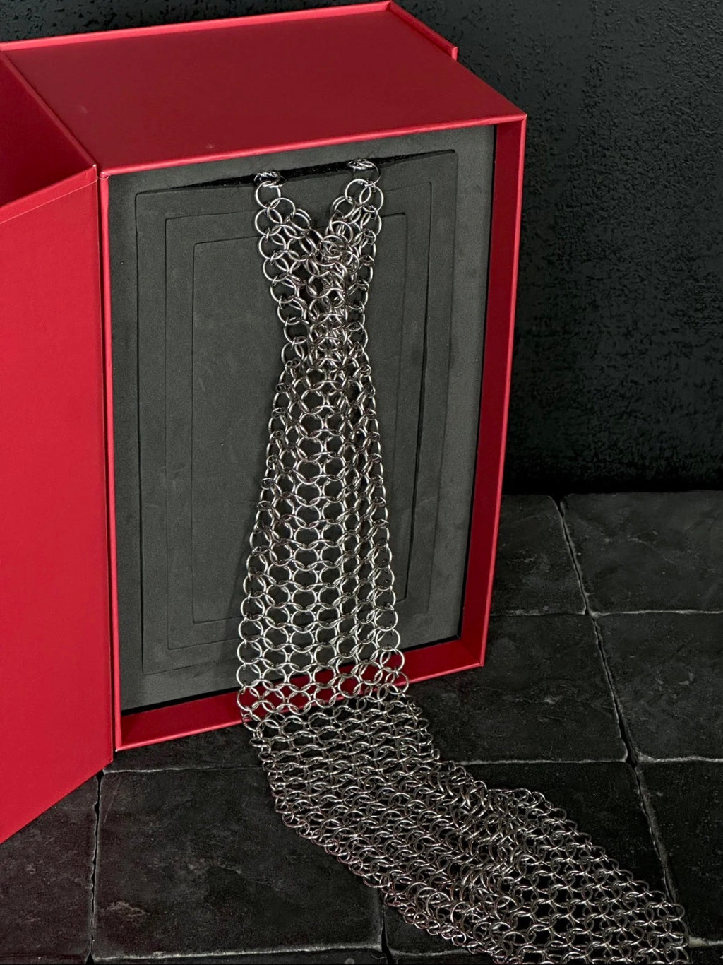The Chain Tie